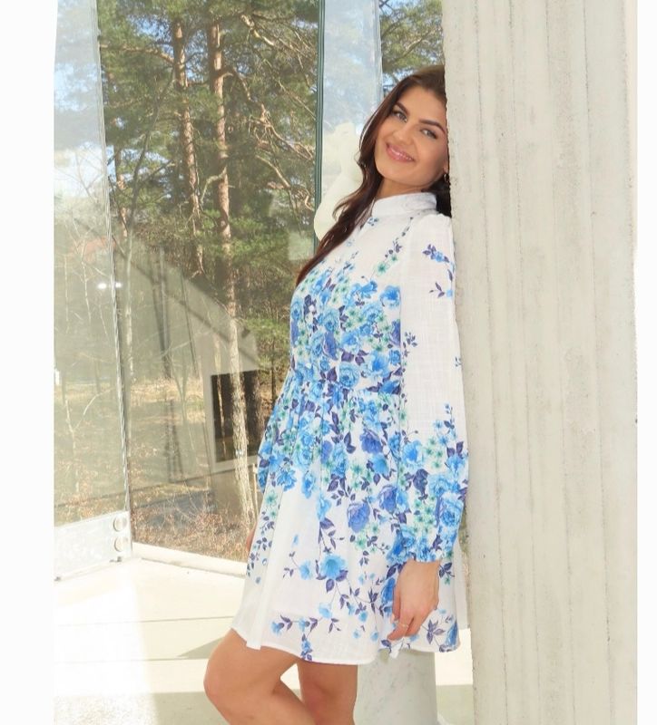 Zaria blå blomstrete kjole