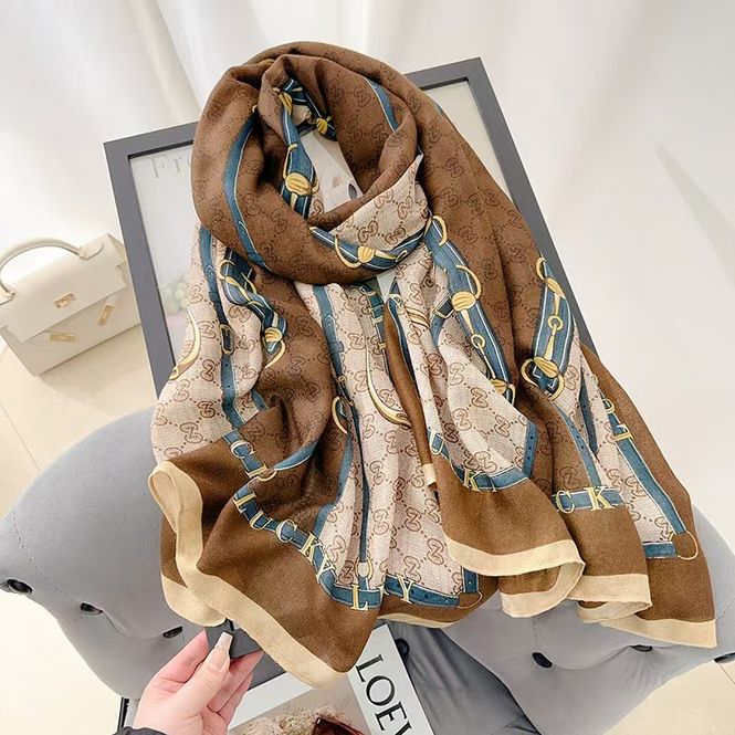 Hovedbilde Skjerf med brunt print