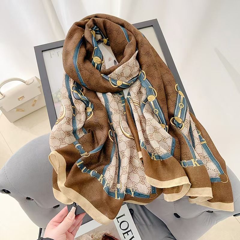 Skjerf med brunt print